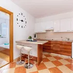 Apartament Spacious In With Swimming Pool