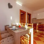 Spacious In With Swimming Pool Apartament *