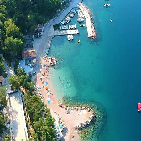 Spacious In With Swimming Pool Dramalj