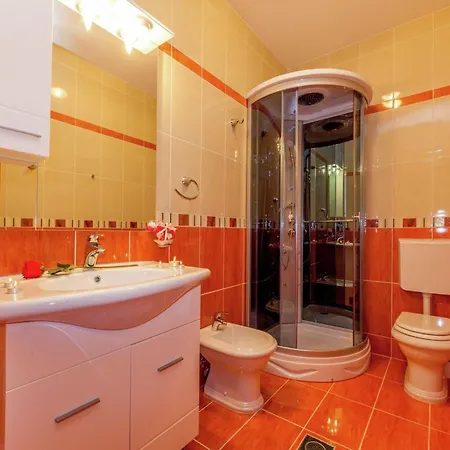 Spacious In With Swimming Pool Appartement *