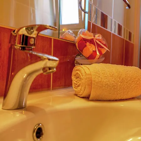 Appartement Spacious In With Swimming Pool