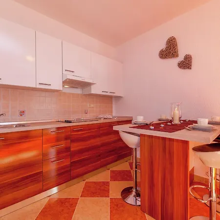 Spacious In With Swimming Pool * Dramalj