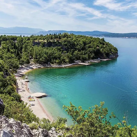 Spacious In With Swimming Pool *