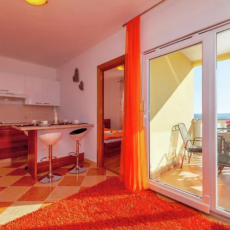 Spacious In With Swimming Pool * Dramalj