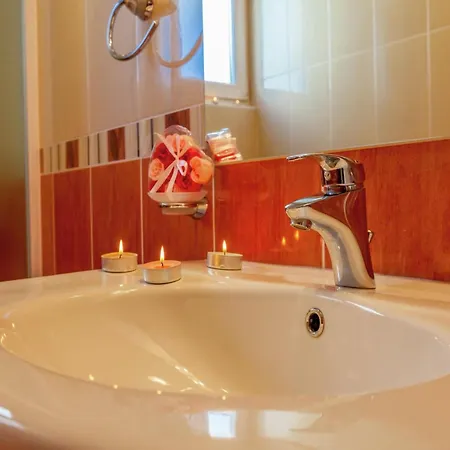 Spacious In With Swimming Pool