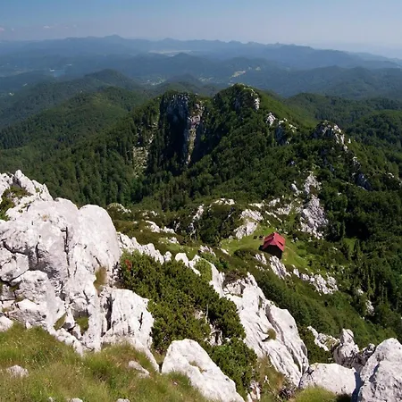 Spacious In With Swimming Pool アパート ドラマリ