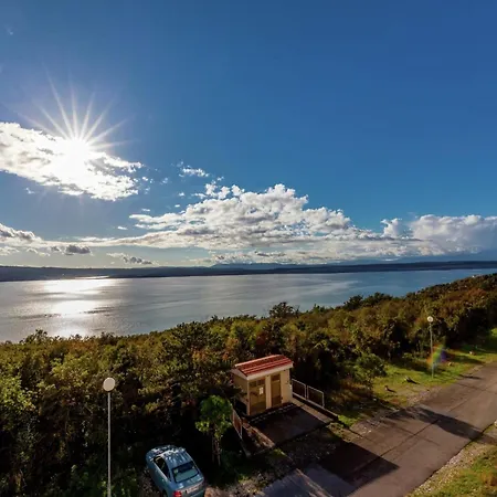 Spacious In With Swimming Pool