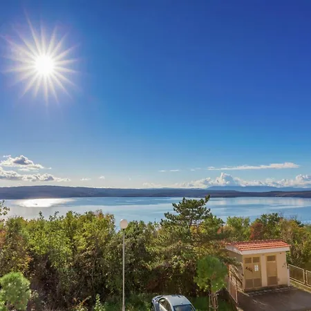 Apartmán Spacious In With Swimming Pool