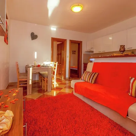 Spacious In With Swimming Pool Apartmán Dramalj