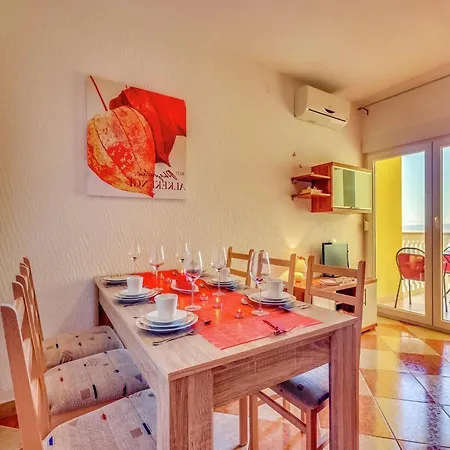 Apartmán Spacious In With Swimming Pool *