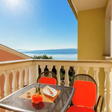 Spacious In With Swimming Pool Apartmán Dramalj
