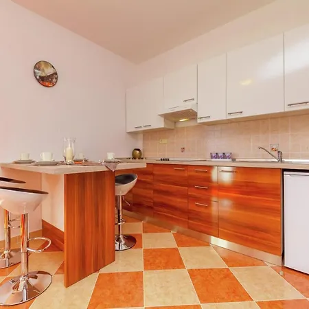 Apartmán Spacious In With Swimming Pool Dramalj
