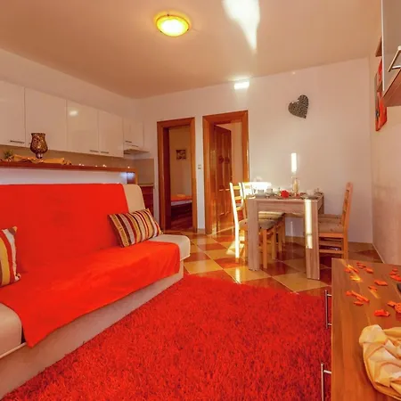 Apartmán Spacious In With Swimming Pool