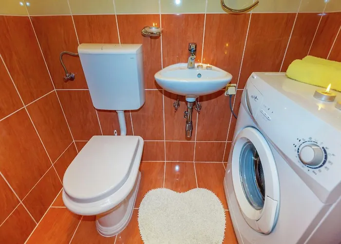 Spacious In With Swimming Pool Daire Dramalj