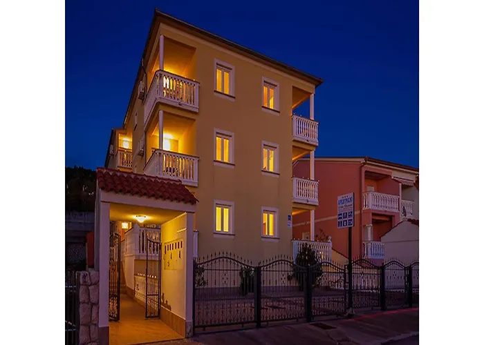 Spacious Apartment In Dramalj With Swimming Pool Apartment *