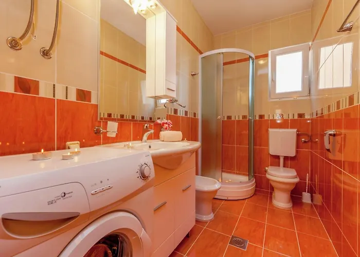 Spacious In With Swimming Pool Daire Dramalj