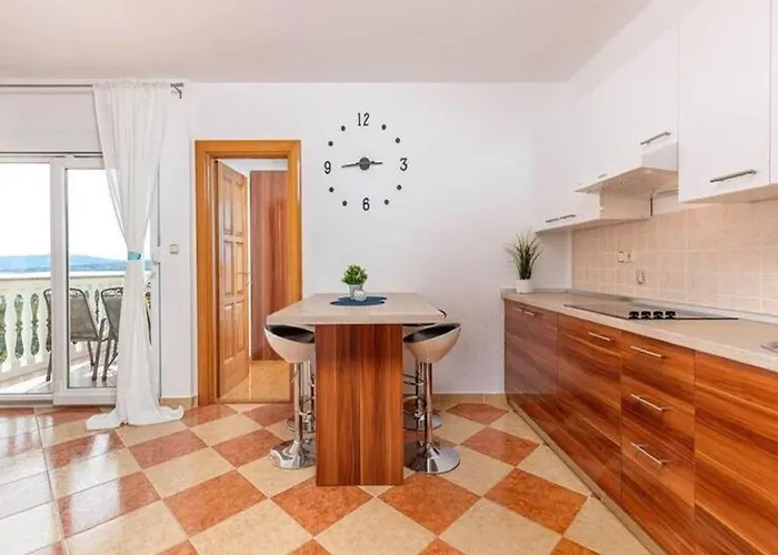Daire Spacious In With Swimming Pool Dramalj