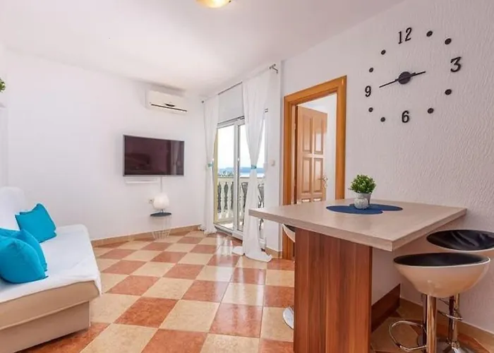 Spacious Apartment In Dramalj With Swimming Pool *