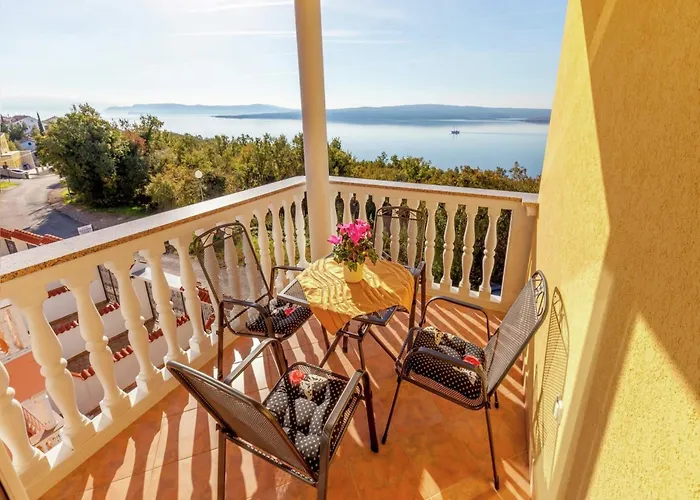 Daire Spacious In With Swimming Pool Dramalj