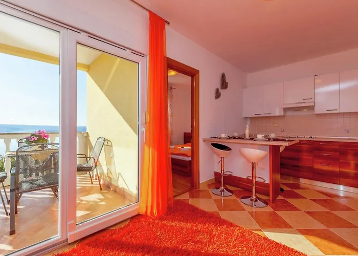 Spacious In With Swimming Pool * Dramalj