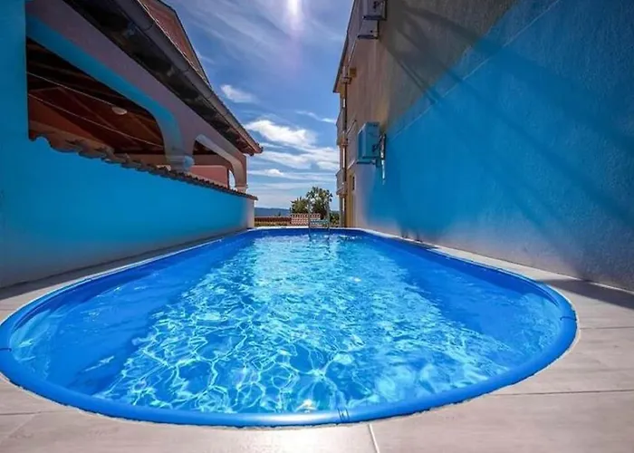 Spacious Apartment In Dramalj With Swimming Pool