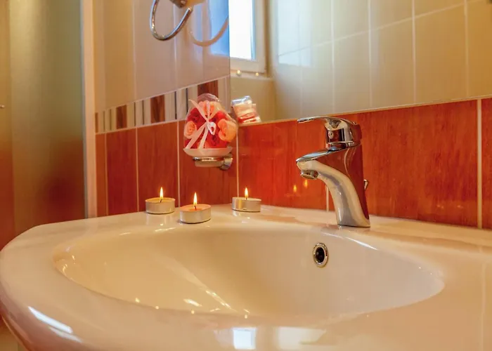 Spacious In With Swimming Pool