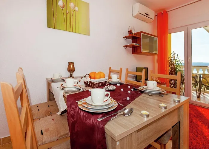 Spacious In With Swimming Pool Dramalj