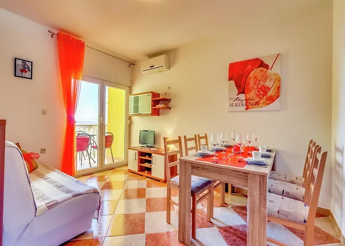 Spacious In With Swimming Pool Dramalj