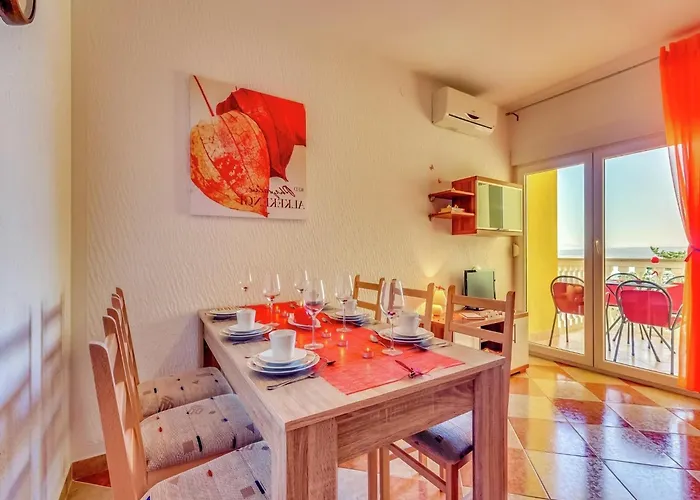 Apartment Spacious Apartment In Dramalj With Swimming Pool *