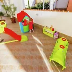 Spacious In With Swimming Pool * דראמליי
