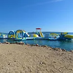 דירה Spacious In With Swimming Pool דראמליי
