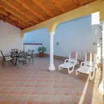 Spacious In With Swimming Pool * דראמליי