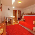 Spacious In With Swimming Pool דירה דראמליי