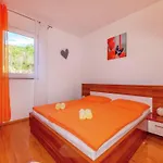 Spacious In With Swimming Pool