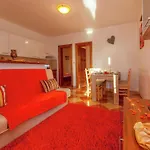 דירה Spacious In With Swimming Pool