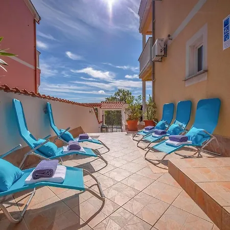 Apartment Spacious Apartment In Dramalj With Swimming Pool *