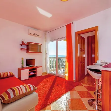 Spacious Apartment In Dramalj With Swimming Pool