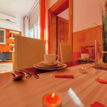 Spacious Apartment In Dramalj With Swimming Pool *