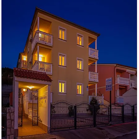 Apartment Spacious Apartment In Dramalj With Swimming Pool *