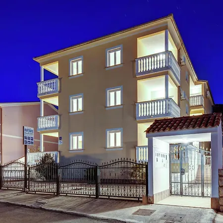 Spacious Apartment In Dramalj With Swimming Pool Dramalj