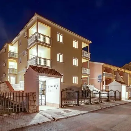 Apartment Spacious Apartment In Dramalj With Swimming Pool Dramalj