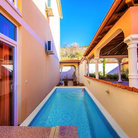 Spacious Apartment In Dramalj With Swimming Pool