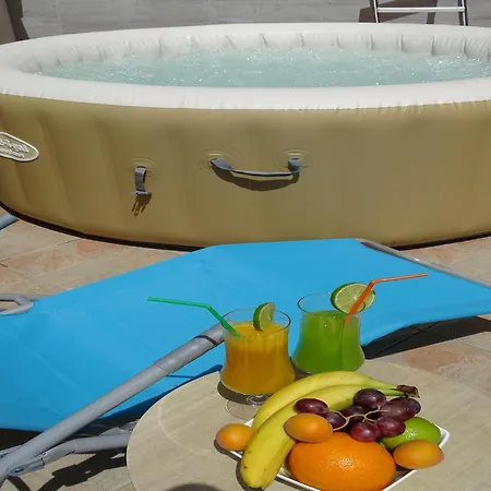 Spacious In With Swimming Pool 公寓 *