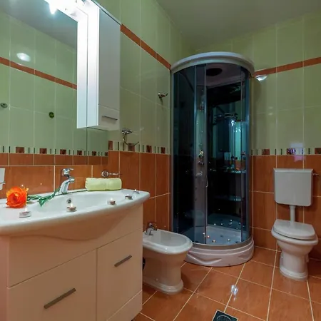 公寓 Spacious In With Swimming Pool 德拉马利