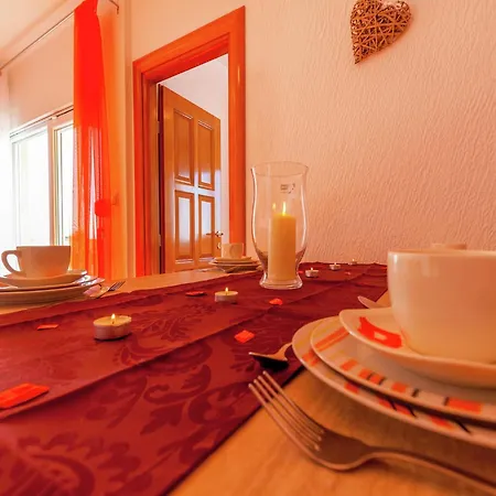 Spacious In With Swimming Pool 公寓 德拉马利
