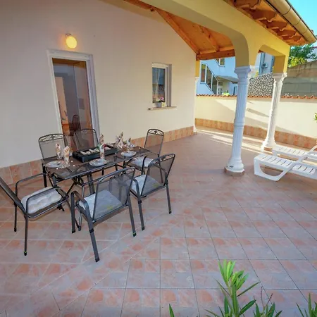 Spacious In With Swimming Pool * Dramalj