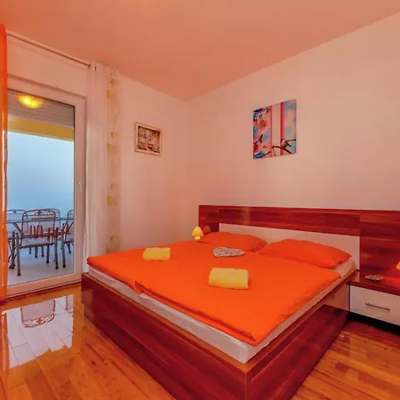 Spacious In With Swimming Pool Appartement