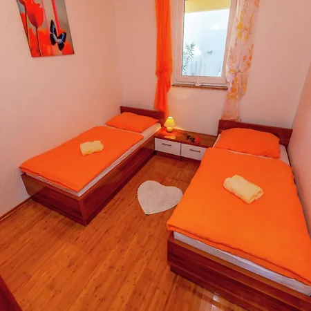 Spacious In With Swimming Pool Apartmán *