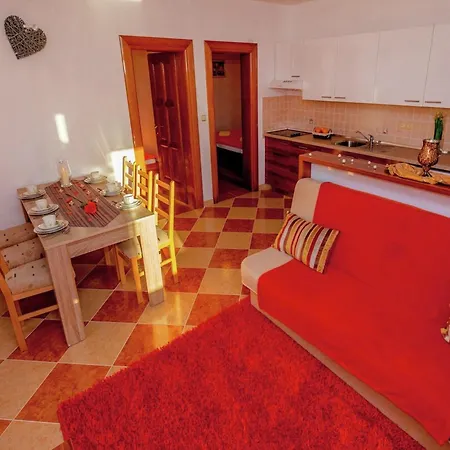Apartmán Spacious In With Swimming Pool Dramalj