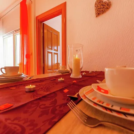 Spacious In With Swimming Pool Appartement *